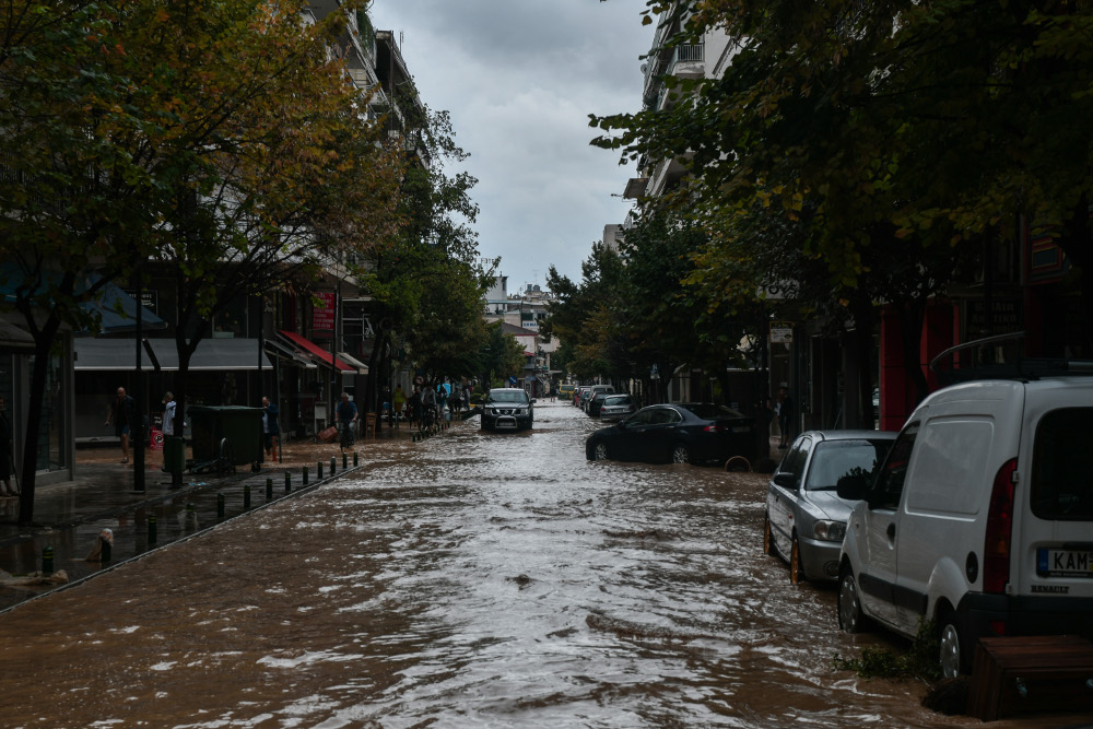 Κακοκαιρία «Ιανός»: Αγωνία για τους αγνοούμενους στην Καρδίτσα - Τεράστιες καταστροφές στην Κεφαλονιά - ΕΛΛΑΔΑ