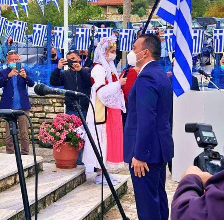 Γέμισαν με ελληνικές σημαίες οι Βουλιαράτες για την επέτειο του «Όχι» - ΔΙΕΘΝΗ