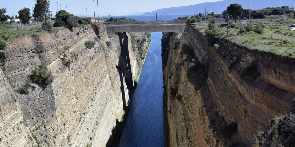 Κόρινθος: Κατάπτωση χωμάτινου όγκου στη διώρυγα του Ισθμού ...