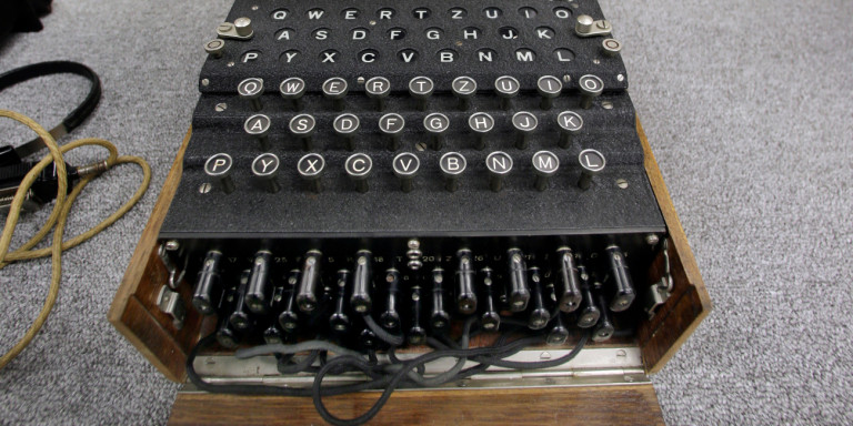Δύτες ανακάλυψαν στον βυθό μια Enigma -Τη θρυλική μηχανή κρυπτογράφησης των ναζί - ΠΕΡΙΕΡΓΑ