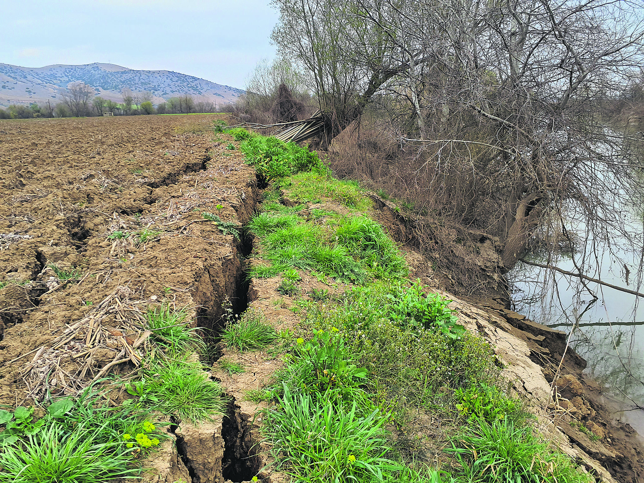 Ερευνα: Ρευστοποίηση εδάφους ύστερα από τα 6,3 ρίχτερ στον Τύρναβο [εικόνες] - ΕΛΛΑΔΑ