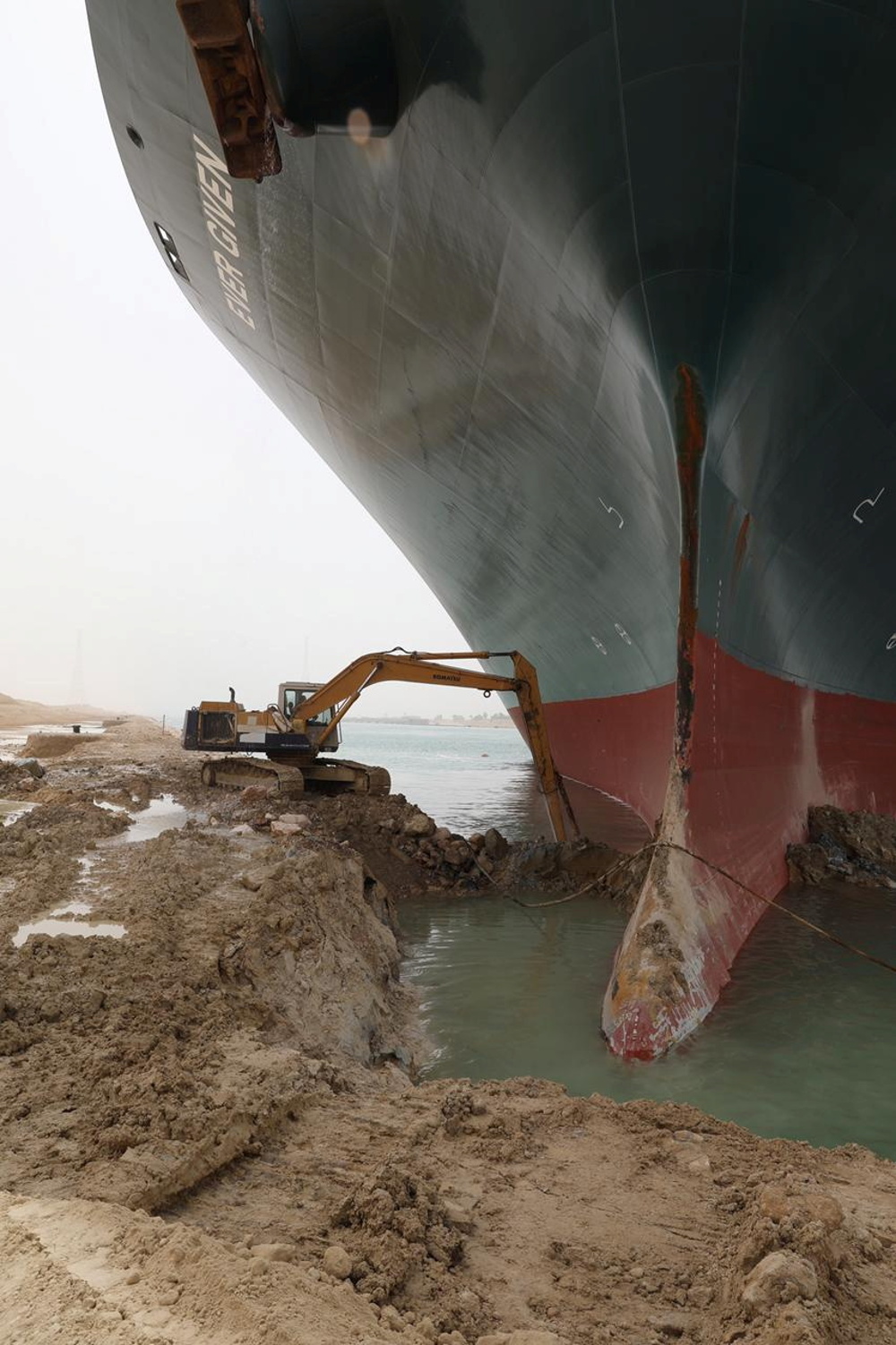 Διώρυγα του Σουέζ: Nέα προσπάθεια ρυμούλκησης του Ever Given - 321 πλοία στο «περίμενε» - Χωρίς κατηγορία