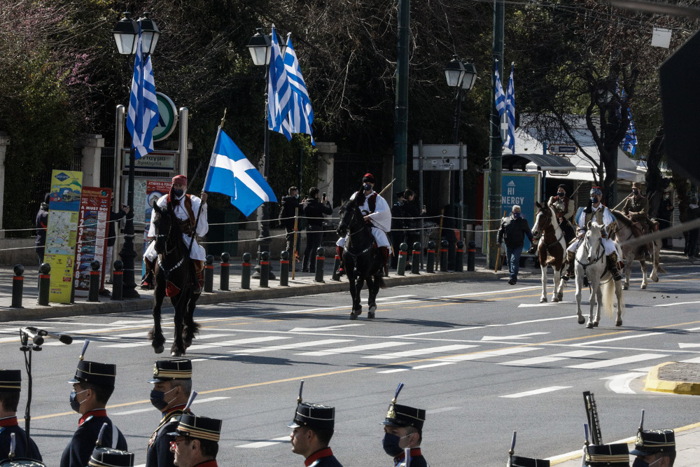 25η Μαρτίου: Με δόξα, υπερηφάνεια και τιμή η μεγαλειώδης στρατιωτική παρέλαση για τα 200 χρόνια από την Ελληνική Επανάσταση [εικόνες & βίντεο] - ΕΛΛΑΔΑ