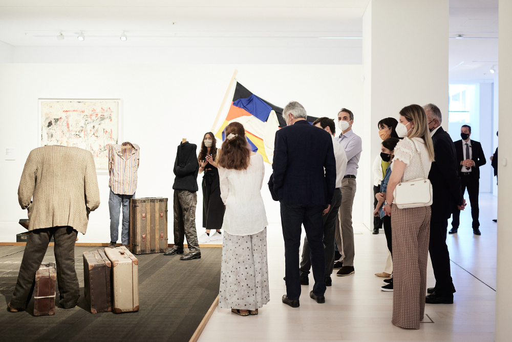 Επίσκεψη Μητσοτάκη στο Μουσείο Μοντέρνας Τέχνης, μαζί με 5 μαθητές από το Σκαγιοπούλειο Ορφανοτροφείο - ΠΟΛΙΤΙΚΗ