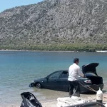 Βουτιά αυτοκινήτου στην Λίμνη Ηραίου-Βουλιαγμένης Λουτρακίου